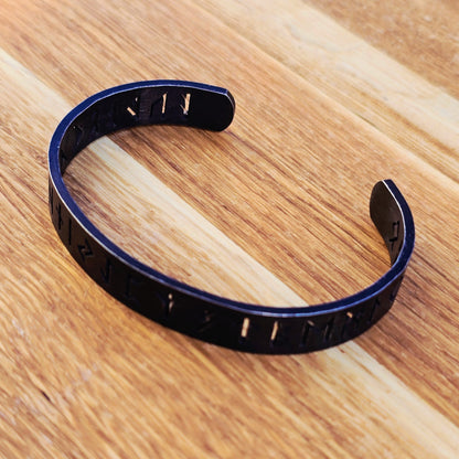 Antik armring "Runor från Norden" Antik