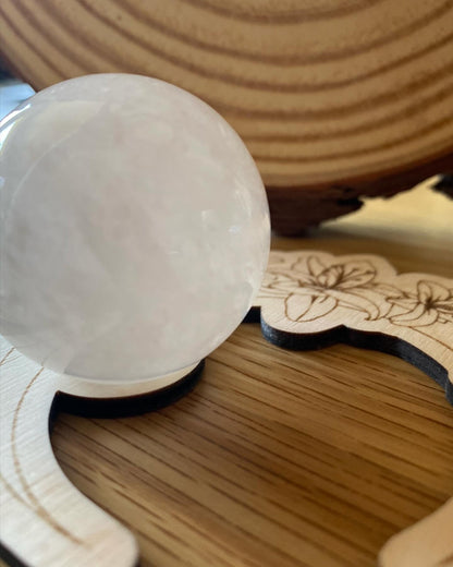 Kristallkugelhalter mit Runen & Symbolen 