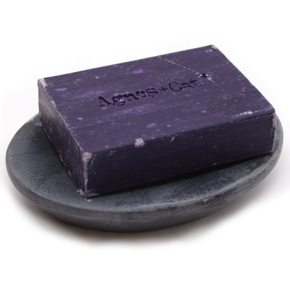 Grå tvåfat i sjungande