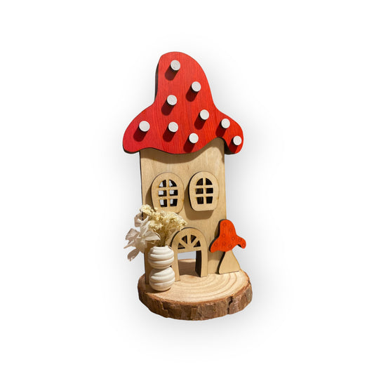 Svamphus på träskiva