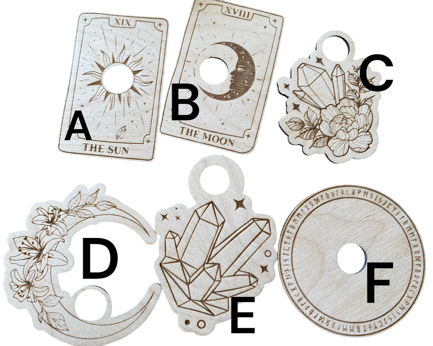 Kristallkugelhalter mit Runen & Symbolen 