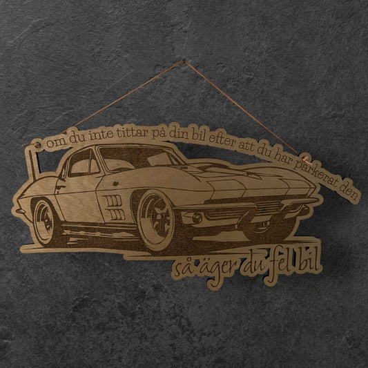 Skylt "om du inte tittar på din bil efter att du har parkerad den - så äger du fel bil"