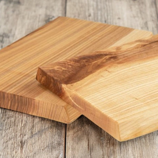 Skärbräda med Trädkant i Kärnaska - 32x18-20cm x 22mm