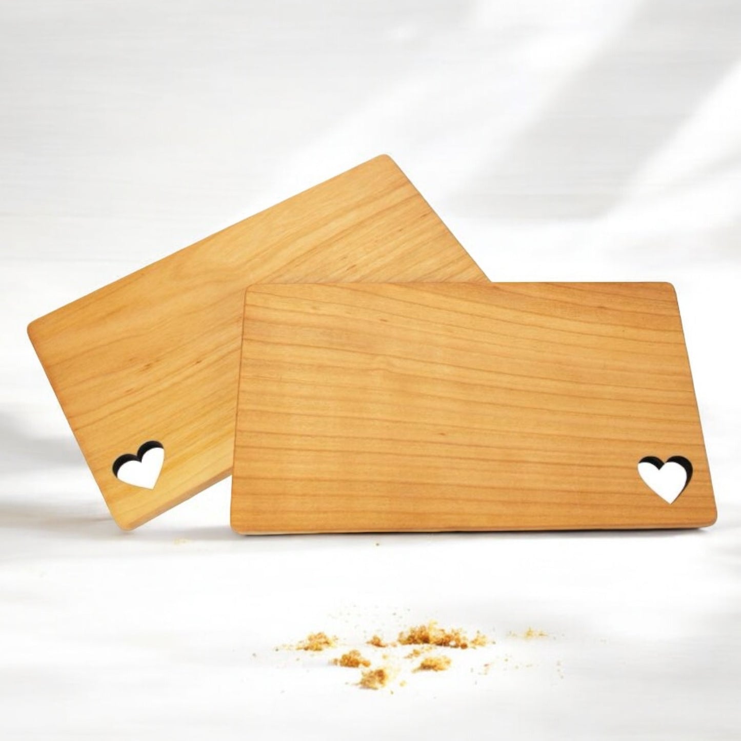 Liten Skärbräda i FSC®-certifierat Körsbärsträ -Hjärta, 26 x 15 x 1 cm