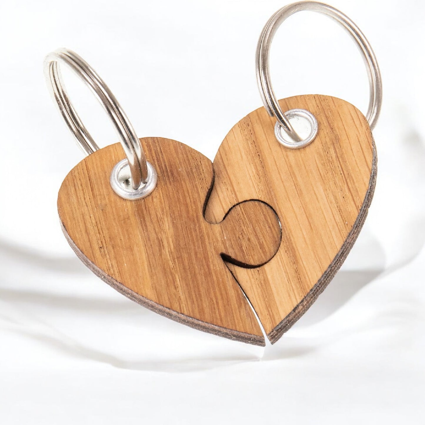 Nyckelring i trä - Oljad ek 5 mm - Hjärtpussel FSC®