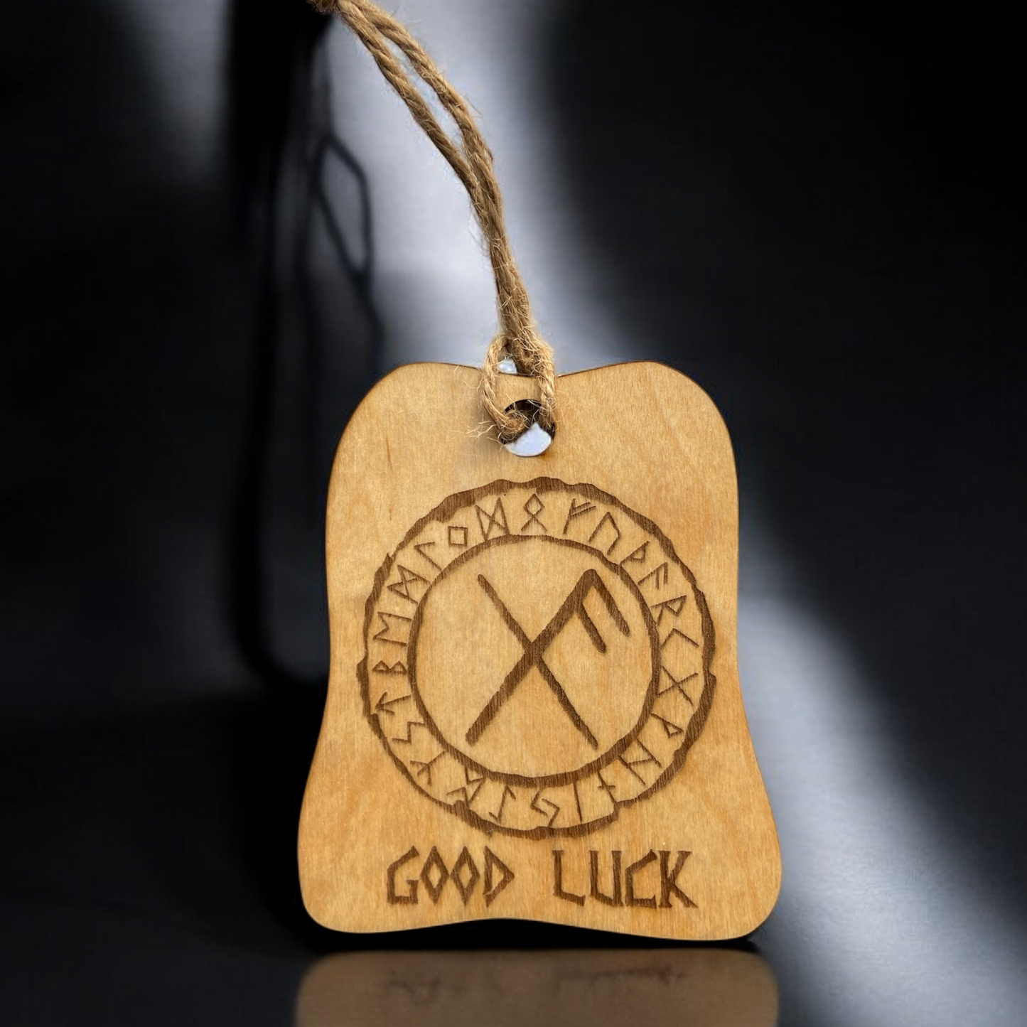 Nordisches Runeamulett – Schutz und Stärke in einem eleganten Design 🌿✨